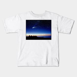 Mauna kea observatory & comet Hale-Bopp (R118/0241) Kids T-Shirt